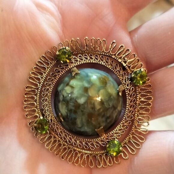 Elegant Gold and Green Brooch,made in Austria - Picture 1 of 4